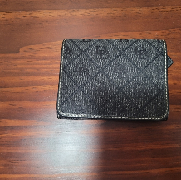 dooney and bourke signature wallet